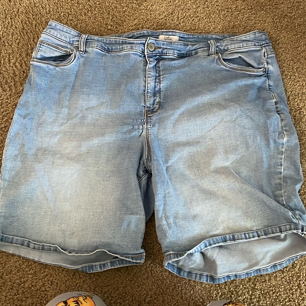 Women’s plus denim mid thigh/knee length 20w